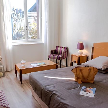 Logis Hotel Saint-Roch Pleumartin Esterno foto