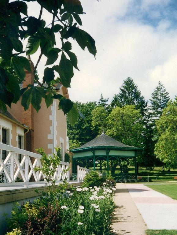 Logis Hotel Saint-Roch Pleumartin Esterno foto