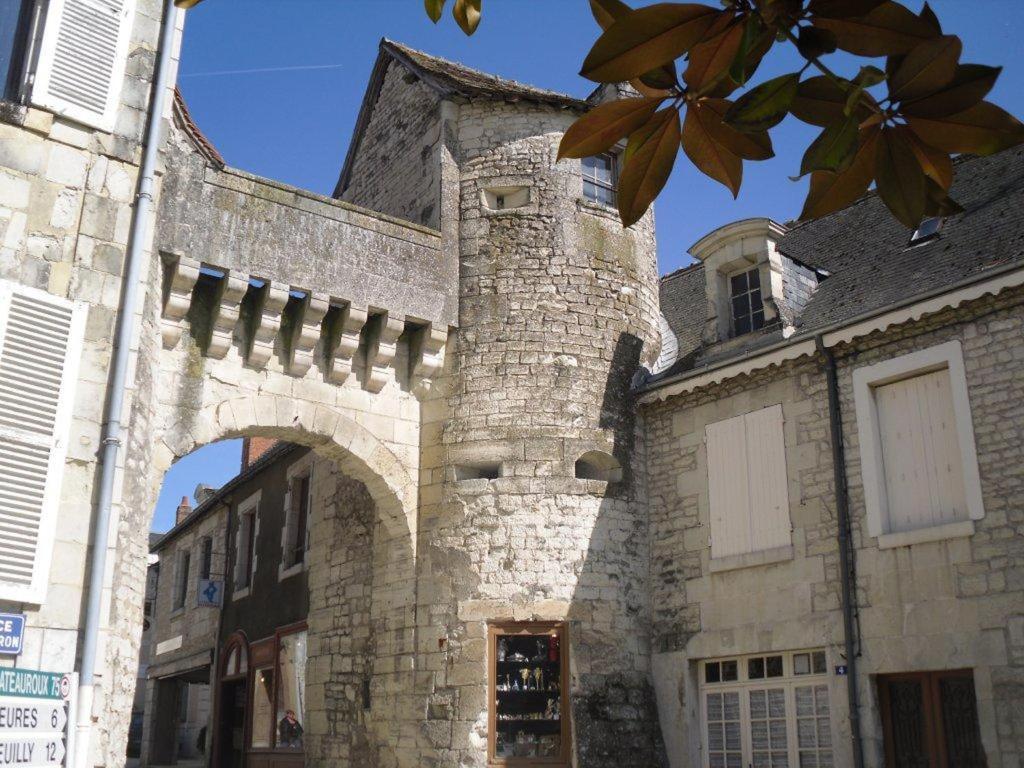 Logis Hotel Saint-Roch Pleumartin Esterno foto