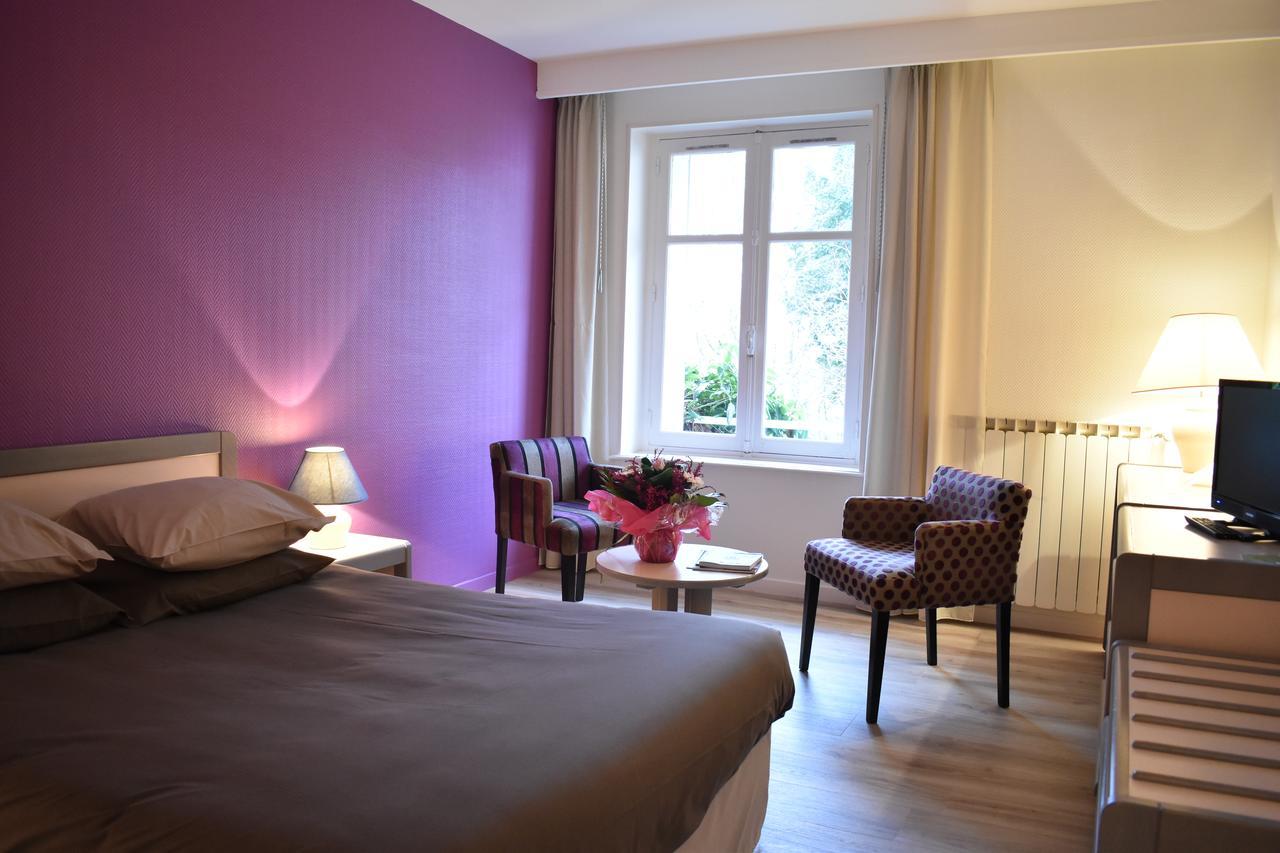 Logis Hotel Saint-Roch Pleumartin Esterno foto