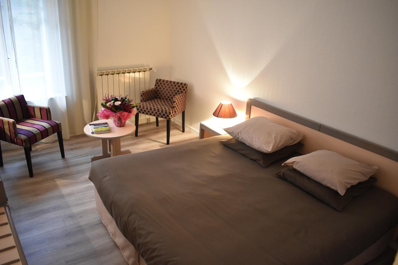 Logis Hotel Saint-Roch Pleumartin Esterno foto