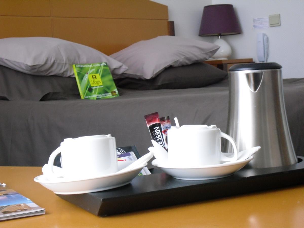 Logis Hotel Saint-Roch Pleumartin Esterno foto