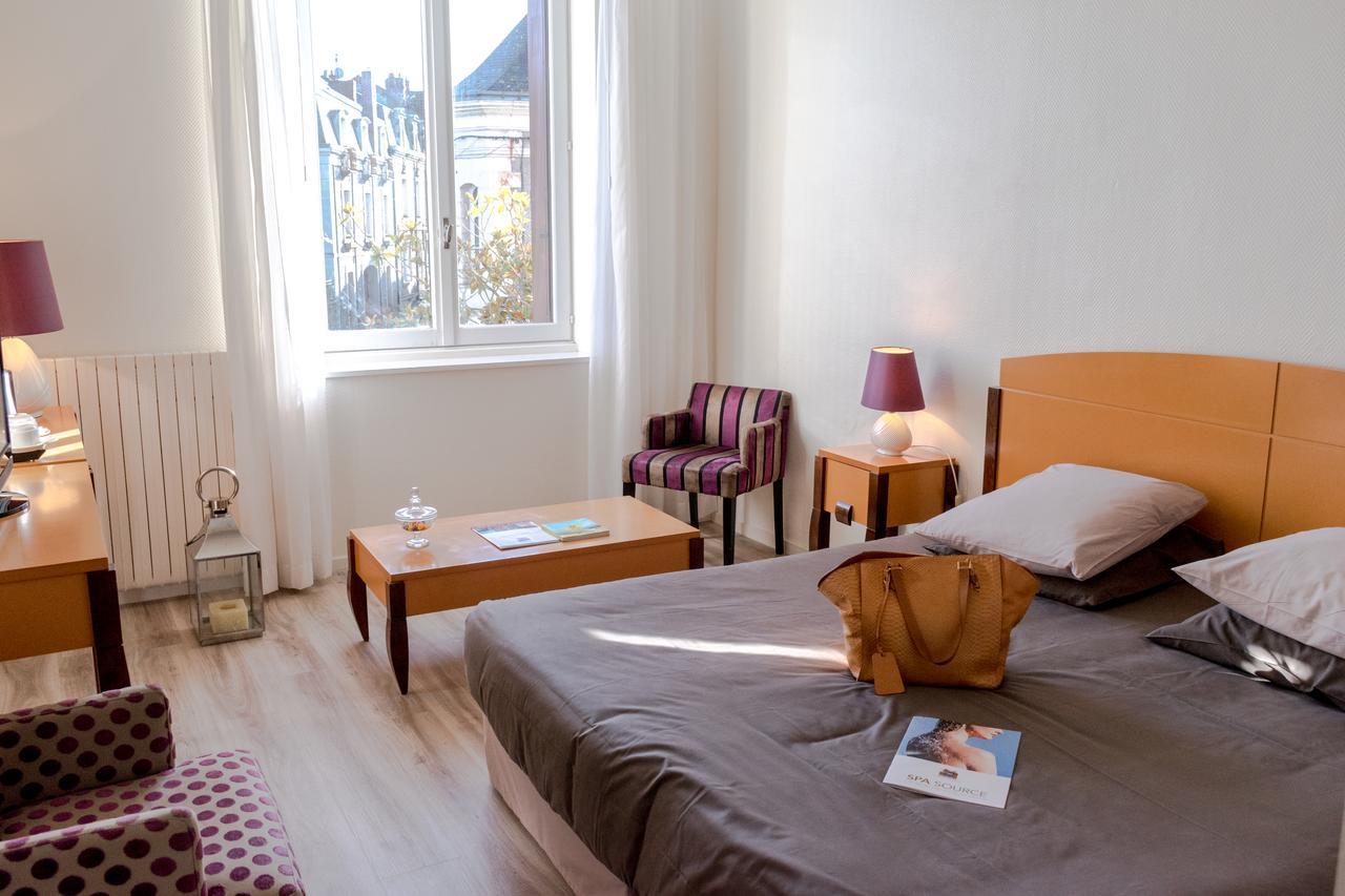 Logis Hotel Saint-Roch Pleumartin Esterno foto