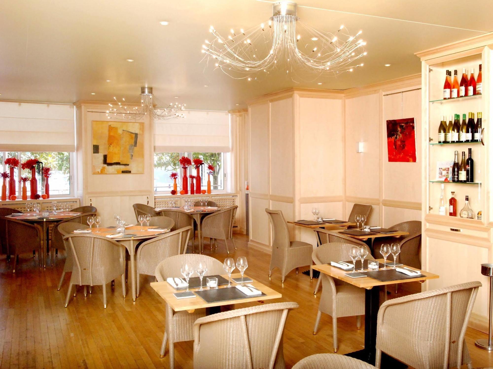 Logis Hotel Saint-Roch Pleumartin Esterno foto