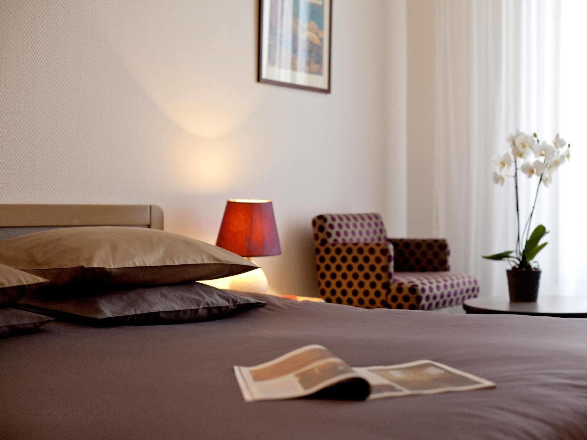 Logis Hotel Saint-Roch Pleumartin Esterno foto