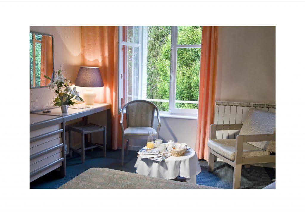 Logis Hotel Saint-Roch Pleumartin Esterno foto